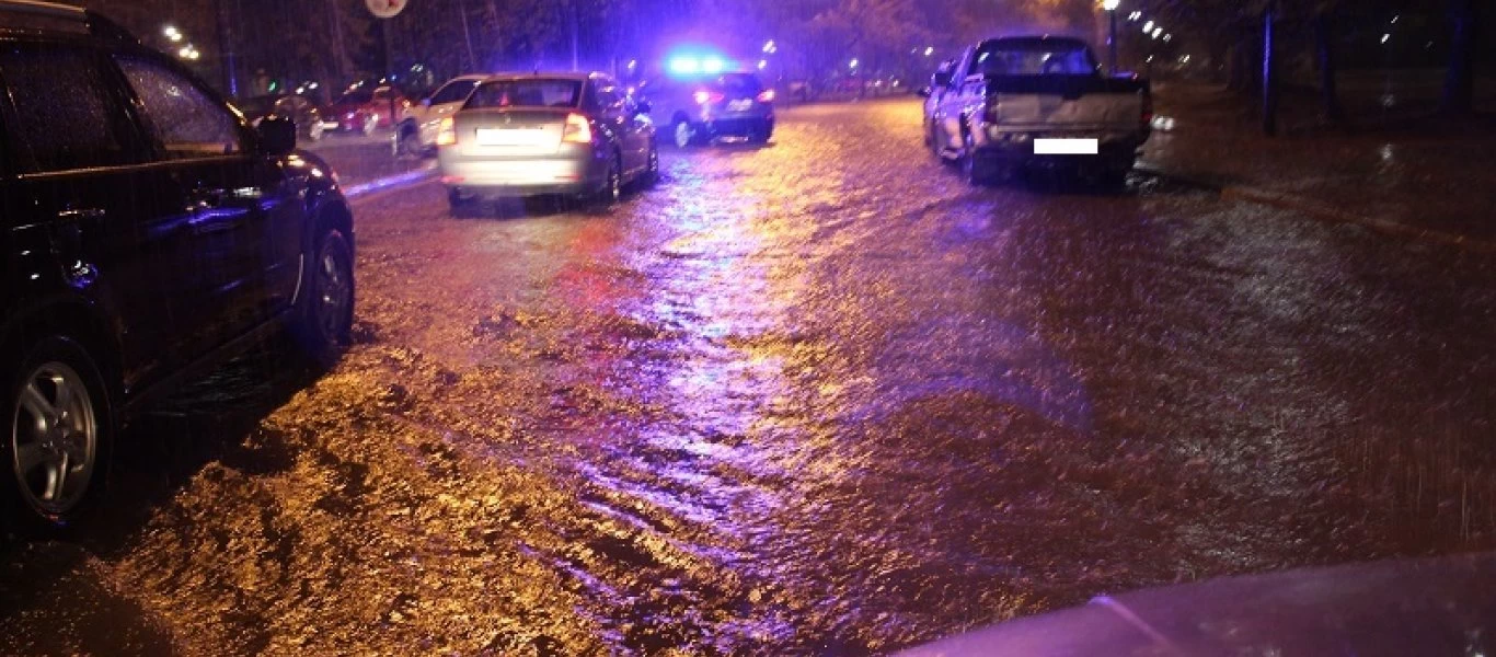 Σε ύφεση η κακοκαιρία - Πλημμύρισαν οι δρόμοι στην Ηγουμενίτσα (φωτο)